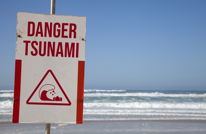 ilustrasi tsunami warning, ilustrasi peringatan tsunami ilustrasi tsunami warning, ilustrasi peringatan tsunami