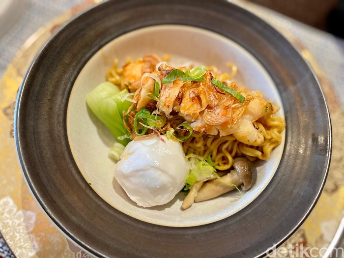 Spesial di perayaan ulang tahun Fairmont Jakarta, Restoran Spectrum mengusung tema “10-Year Culinary Icons”, restoran ini menyajikan rangkaian makan malam spesial dari tanggal 4 hingga 10 Agustus 2025.