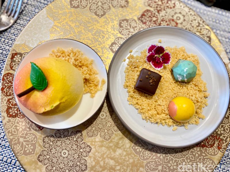 Spesial di perayaan ulang tahun Fairmont Jakarta, Restoran Spectrum mengusung tema 