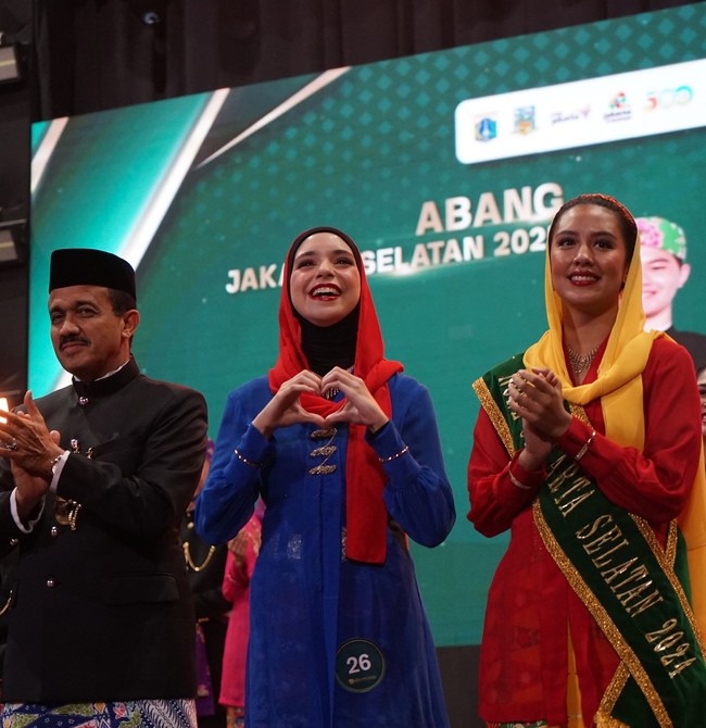 Di kemenangannya tersebut, putri Ayu Azhari dan Mike Tramp itu bersanding dengan Raynald yang juga dinobatkan menjadi Abang Jakarta Selatan 2025. Foto: Instagram/@isabel.azhari