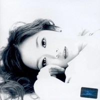 Tahun 2001, Jang Nara memulai kariernya di industri hiburan sebagai penyanyi di bawah naungan SM Entertainment. Ia merilis album pertama ‘First Story’ saat masih berusia 20 tahun. Foto: Instagram