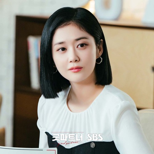 Transformasi Jang Nara, aktris Korea pemilik wajah baby face