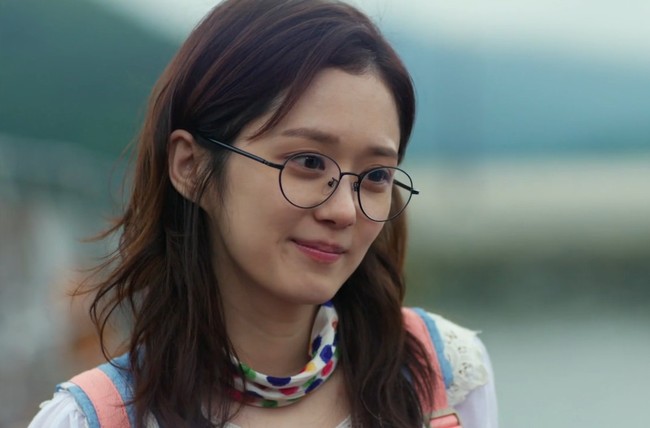 Di usia 33 tahun, Jang Nara tampil dalam tiga drama sekaligus: You Are My Destiny, Old Farewell, dan Mr. Back. Dalam You Are My Destiny (2014), ia reuni dengan Jang Hyuk setelah 12 tahun, dan diceritakan hamil anaknya. Foto: Instagram