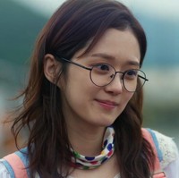 Di usia 33 tahun, Jang Nara tampil dalam tiga drama sekaligus: You Are My Destiny, Old Farewell, dan Mr. Back. Dalam You Are My Destiny (2014), ia reuni dengan Jang Hyuk setelah 12 tahun, dan diceritakan hamil anaknya. Foto: Instagram