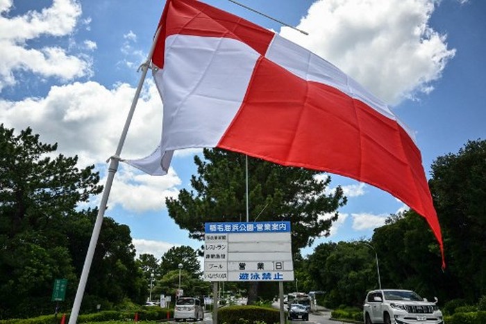 A red and white tsunami warning flag flies at the entrance to Inage Seaside Park after much of coastal Japan went on alert following a 8.7 magnitude quake in the sea off eastern Russia, along Tokyo Bay in Chiba City, Chiba prefecture on July 30, 2025. A powerful 8.7 magnitude earthquake off Russias far east has prompted tsunami alerts across parts of the Pacific including Japan, Hawaii, Russia and Ecuador, and warnings along the California coast, US authorities said. (Photo by Philip FONG / AFP)