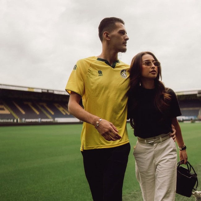 8 Foto Mesra Justin Hubner Perkenalan Klub Baru Didampingi Jennifer Coppen