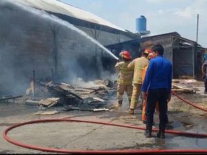 Gudang di Pelabuhan Perikanan Mayangan Kota Probolinggo Terbakar