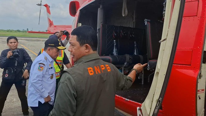 Kepala BNPB saat melakukan kunjungan di Jambi bersama Menteri LH dan Kepala BMKG