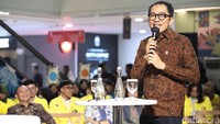 Faisol mengatakan kreativitas anak muda zaman dahulu di industri batik tetap masih bertahan hingga saat ini. Untuk itu, Faisol mengajak anak-anak mudah sekarang untuk turut berkontribusi dalam industri batik.
