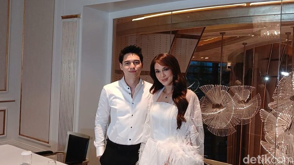 Mesin Kopi Jadi Suvenir Resepsi Luna Maya dan Maxime Bouttier