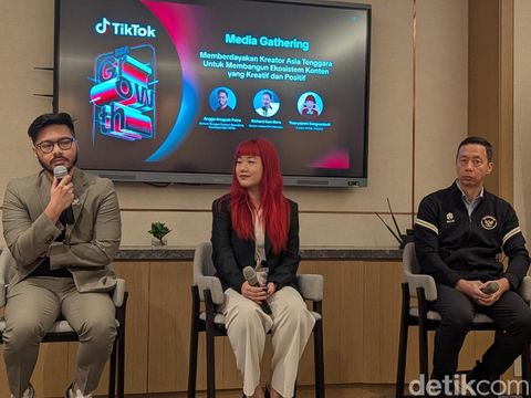 Angga Anugrah Putra, General Manager Content Operations Southeast Asia TikTok (kiri) dan kreator TikTok Thanyaporn Sanguanlosit (tengah) di Media Gathering TikTok SEA Growth Summit 2025