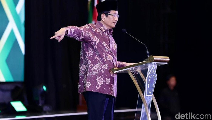 Menteri Agama Nasaruddin Umar menghadiri pembukaan Musyawarah Kerja Nasional (Mukernas) dan Halaqah Kebangsaan yang diselenggarakan Pimpinan Pusat Ikatan Sarjana Nahdlatul Ulama (PP ISNU) di Hotel Bidakara, Jakarta Selatan, Rabu (30/7).