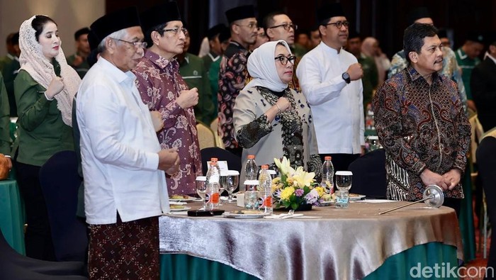 Menag Nasaruddin Umar Hadiri Mukernas PP ISNU, Dorong Sinergi Menuju Indonesia Maju Menteri Agama Nasaruddin Umar menghadiri pembukaan Musyawarah Kerja Nasional (Mukernas) dan Halaqah Kebangsaan yang diselenggarakan Pimpinan Pusat Ikatan Sarjana Nahdlatul Ulama (PP ISNU) di Hotel Bidakara, Jakarta Selatan, Rabu (30/7).