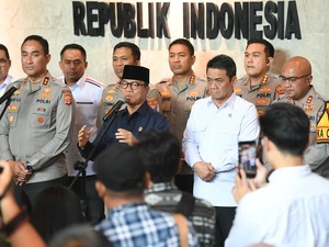 Mendes Yandri Beri Penghargaan ke Kapolda Banten dan Kapolres Sidoarjo