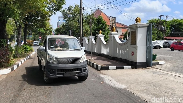 Mobil Esemka Bima di Parkiran Pengadilan Negeri Solo, Rabu (30/7/2025)