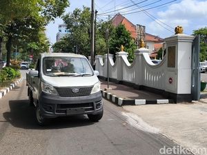 Penampakan Mobil Esemka yang Dibawa Penggugat Jokowi ke PN Solo