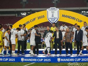 Momen Timnas Indonesia Naiki Podium Runner-Up Piala AFF U-23 2025