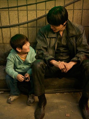 Momen Lee Minho dan Cast Omniscient Reader saat Break Syuting