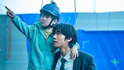Momen Lee Minho dan Cast Omniscient Reader saat Break Syuting