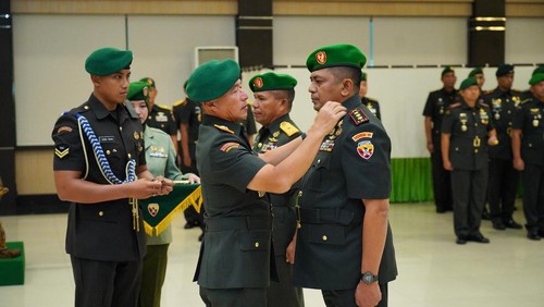 Pangdam IX/Udayana, Mayjen Piek Budyakto, memimpin sertijab Danrem 161/Wira Sakti Kupang di Aula Supardi, Makodam IX/Udayana, Denpasar, Bali, Rabu (30/7/2025). (Dok. Kodam IX Udayana)