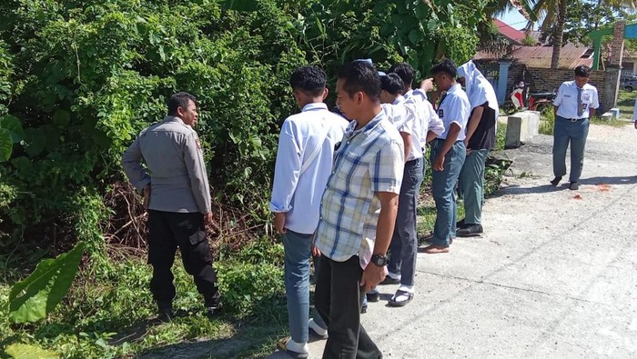 Polisi datangi TKP siswa mabuk tikam guru SMK di Pasangkayu, Sulawesi Barat (Sulbar).