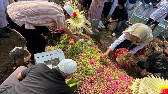 Pemakaman korban laka umrah di Bojonegoro