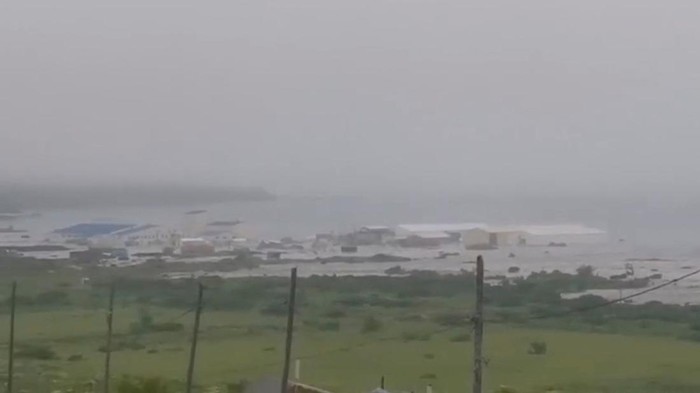 Penampakan Tsunami Usai Gempa Hantam Rusia A powerful wave washes past a building located near the shore, after a powerful earthquake struck off the Kamchatka Peninsula, in Severo-Kurilsk, Sakhalin Region, Russia July 30, 2025 in this screen grab obtained from social media video Social media/via REUTERS THIS IMAGE HAS BEEN SUPPLIED BY A THIRD PARTY. NO RESALES. NO ARCHIVES. NEWS USE ONLY TPX IMAGES OF THE DAY Reuters was able to confirm the location by buildings, water body and terrain which match with satellite images. Reuters was able to confirm the date by the corroborating local reports and official statements