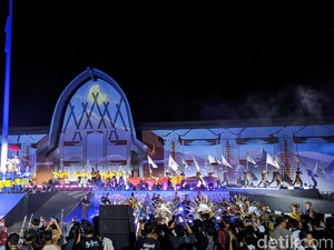 Istana Undang Penari Kolosal NTB Tampil di HUT RI ke-80