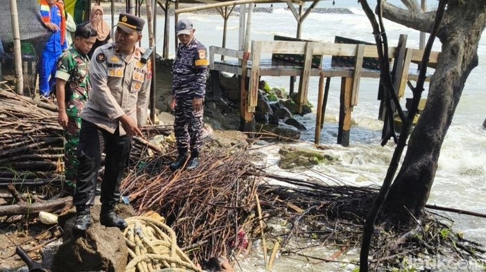 Lokasi penemuan mayat di Pantai Sigandu, Batang, Rabu (30/7/2025).
