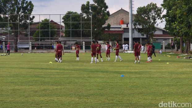 Suasana latihan Persis Solo di Lapangan Banyuanyar, Solo, Rabu (30/7/2025).