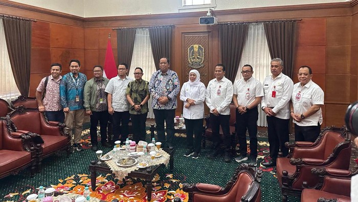 Pertemuan Guebernur Khofifah dan pejabat Pemprov Jatim dengan perwakilan Pertamina soal BBM di Jember.