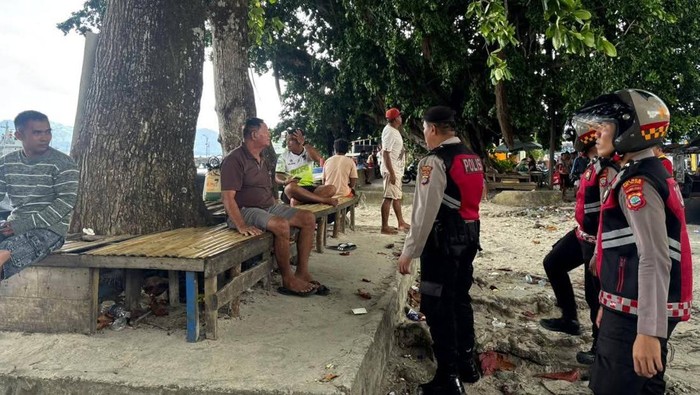 Polres Talaud saat menyampaikan imbauan kepada masyarakat terkait antisipasi tsunami.