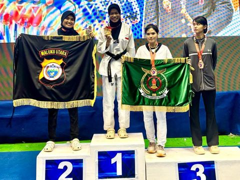 Polwan muda Polresta Solo, Bripda Abi Nindya, meraih dua gelar juara dalam ajang Taekwondo Piala Kapolri Cup ke-6 tingkat nasional di GOR Jatidiri Semarang, 25–27 Juli 2025.