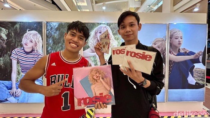 Puluhan penggemar Rose BLACKPINK padati pop-up store 