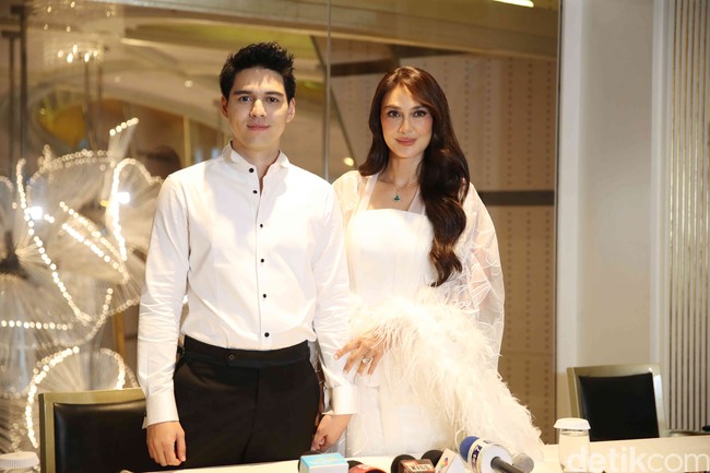 Resepsi di Jakarta, Luna dan Maxime awalnya menargetkan 500 undangan. Namun, daftar tamu membengkak hingga hampir 800 karena kapasitas gedung yang memungkinkan menampung hingga 700 orang.  Foto: Pradita Utama/detikcom.