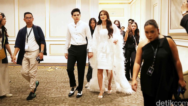 Pasangan pengantin baru itu menjelaskan resepsi di Jakarta sebagai perayaan terakhir sekaligus bentuk terima kasih kepada semua pihak yang telah mendukung perjalanan cinta mereka. Foto: Pradita Utama/detikcom.