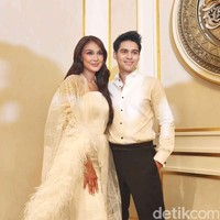 10 Potret Luna Maya-Maxime Bouttier Serba Putih Sebelum Resepsi di Jakarta 10 Potret Luna Maya-Maxime Bouttier Serba Putih Sebelum Resepsi di Jakarta