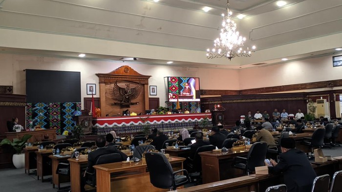 Rapat paripurna DPRD NTB, Rabu (30/7/2025). (Ahmad Viqi/detikBali)