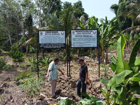 Sejarawan Unimed Ichwan Azhari yang berada di Situs Bongal, Sumut