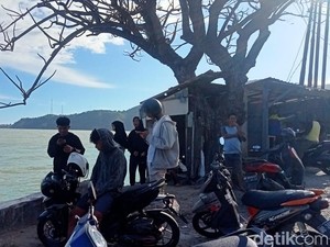 Gaya Santai Warga Gorontalo Tunggu Tsunami Dampak Gempa Rusia di Pantai