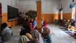 Semangat Belajar Siswa Madrasah di Pandeglang Meski Fasilitas Terbatas