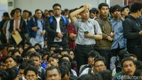 Raihan mengajarkan kita bahwa perjuangan bukan hanya soal fisik. Ia adalah tentang harapan, keberanian, dan keinginan untuk terus hidup dengan bermartabat. Dari kursi roda yang mengantarnya ke booth-booth perusahaan, Raihan sedang menggerakkan sesuatu yang jauh lebih besar: kesadaran bahwa inklusi bukan belas kasihan, melainkan hak. 