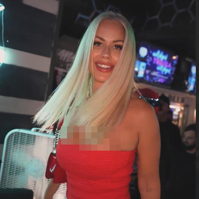 Berdasarkan hukum negara bagian, pasangan yang masih hidup berhak setidaknya 30% dari harta warisan mendiang suami atau istri. Hal ini menjamin Sky untuk menerima minimal US$7,5 juta atau sekitar Rp 123 miliaran. Foto: Instagram @mrs.sky.hoga