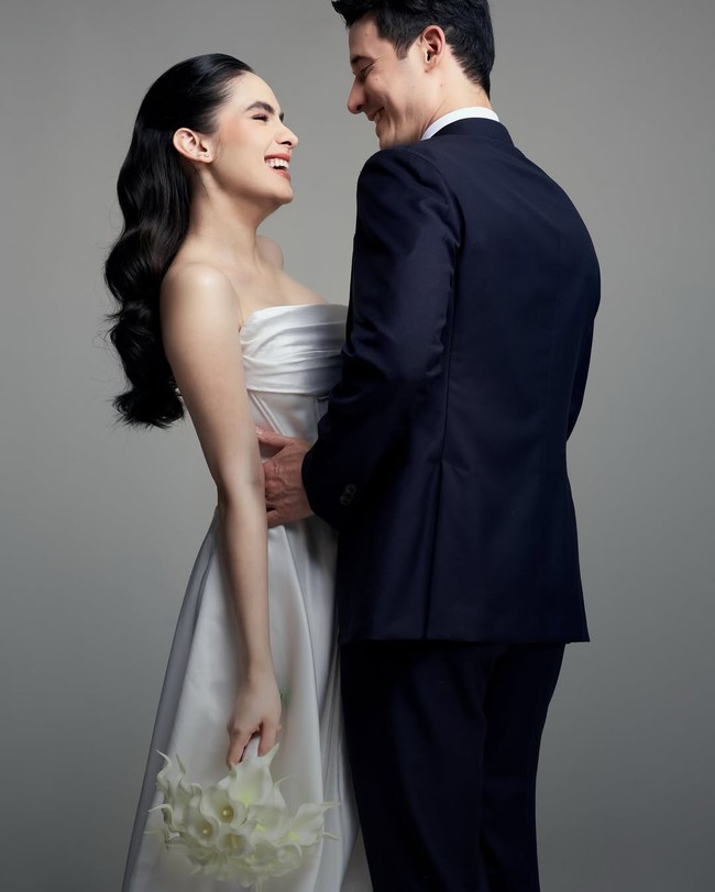 Kini keduanya mengunggah foto yang tampak seperti pre-wedding di Instagram. Nino dan Steffi terlihat mengenakan busana pengantin klasik. Foto: dok Instagram steffizamoraaa