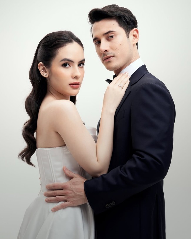 Aktor Nino Fernandez dan model sekaligus aktris Steffi Zamora sempat mencuri perhatian, saat mereka kedapatan mesra di pernikahan Luna Maya dan Maxime Bouttier yang digelar di Bali, pertengahan Mei lalu. Foto: dok Instagram steffizamoraaa