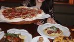 Hobi Kulineran, Steffi Zamora Makan di Resto Coach hingga Beach Club