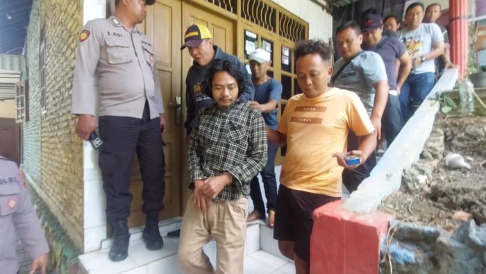 Terduga pembunuh ODGJ di Weleri Kendal ditangkap Tim Resmob Kendal di wilayah  Kota Semarang,  Rabu (30/7/2025).