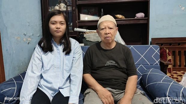 Tiar Agita dan ayahnya, Komarudin