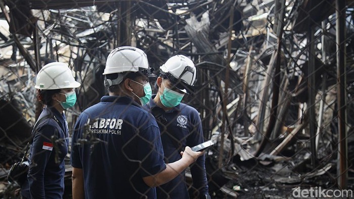 Tim Labfor Selidiki Kebakaran Pasar Taman Puring Tim Labfor Polri menyelidiki bekas kebakaran Pasar Taman Puring. Sebanyak 552 kios hangus dengan kerugian ditaksir capai Rp 30 miliar.