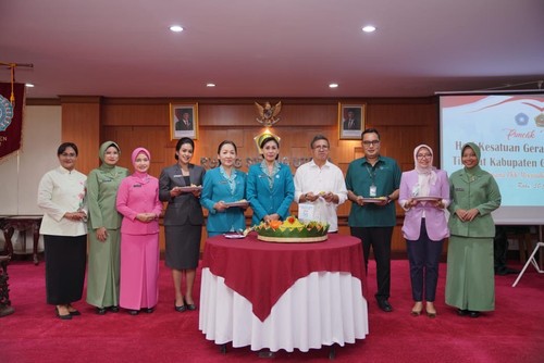 Tim Penggerak PKK Kabupaten Gianyar merayakan puncak peringatan Hari Kesatuan Gerak (HKG) PKK ke-53 Tahun 2025 di Ruang Sidang Kantor Bupati Gianyar,